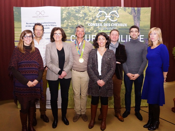 COLLOQUE-CCN-2016-Equipe-organisation-autour-de-Karim-Laghouag Crédit photo: Jean Bougie Equin normand