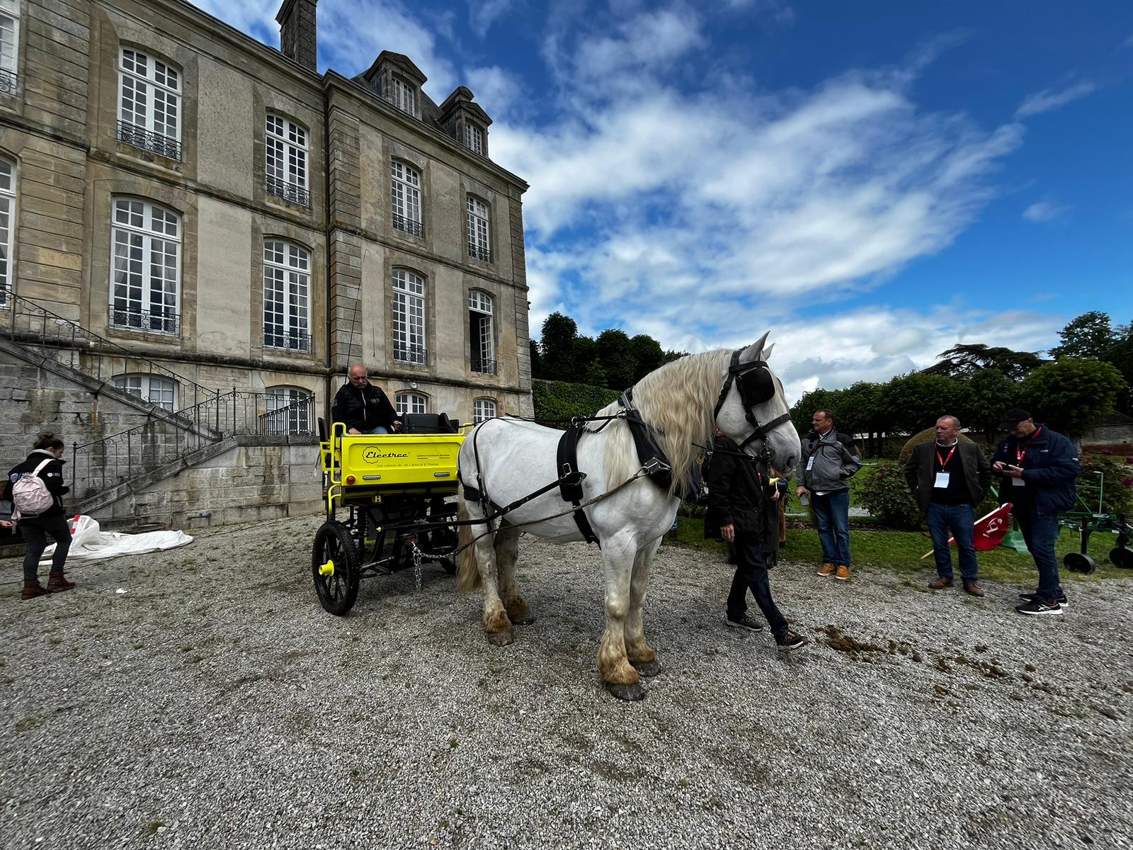 CPA 17 SAINT-JEAN-D'ANGELY. ATELIERS DES CHEMINS DE FER